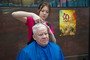 Перед майскими праздниками парикмахеры Екатеринбурга предлагают ветеранам бесплатные услуги.