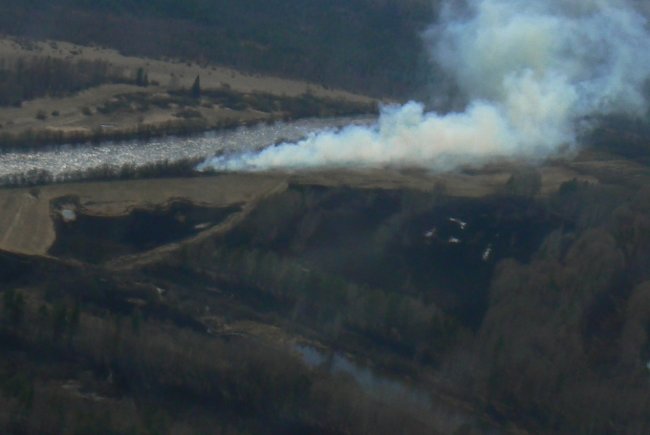 Два лесных пожара бушуют на Среднем Урале